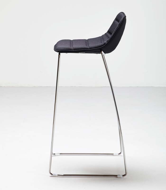 Cube Design - kontormøbler - S10 barstol fra siden